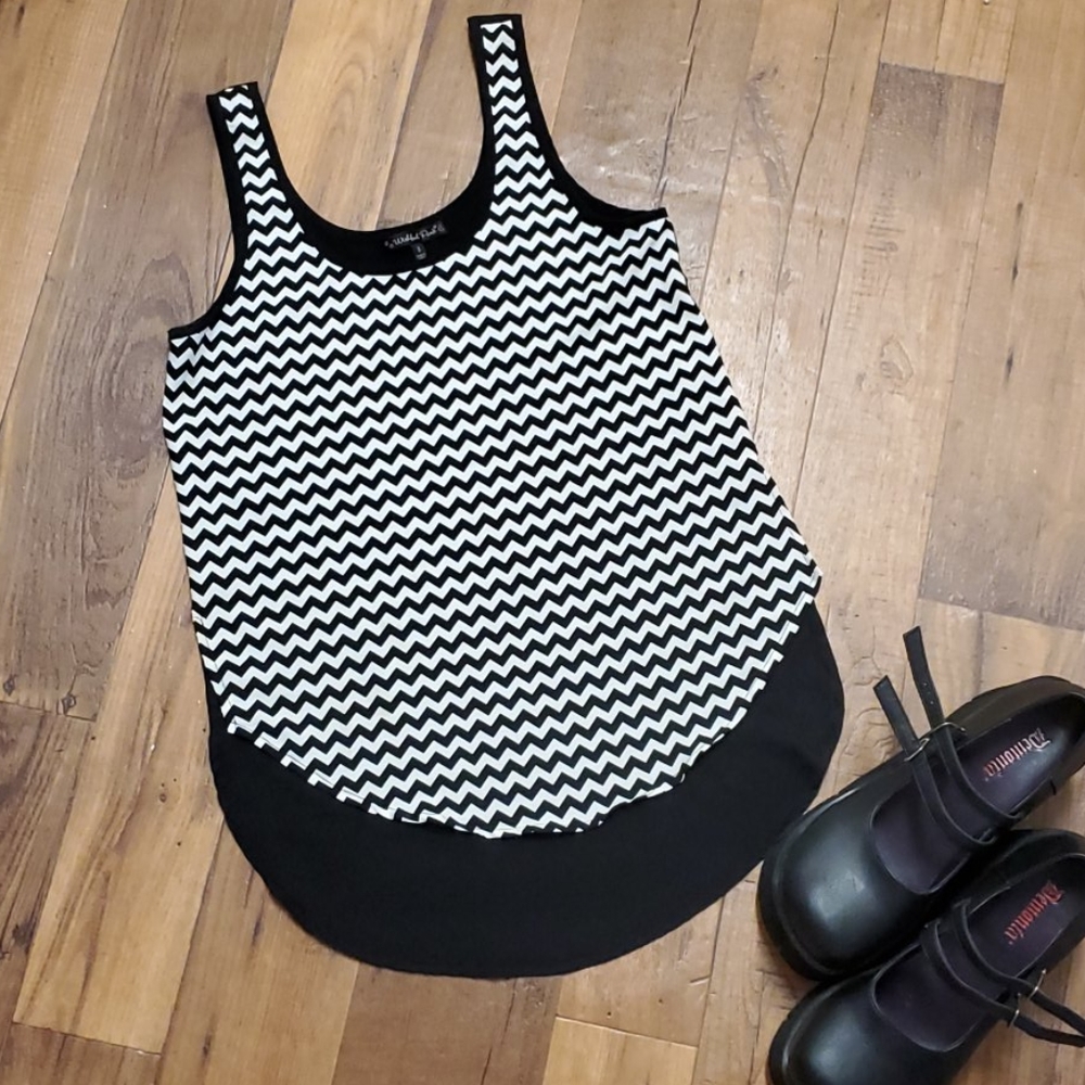 black and white chevron print top